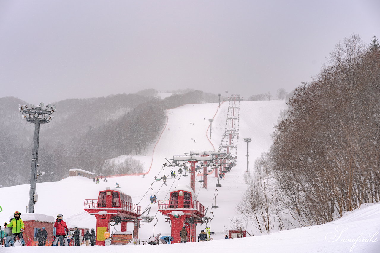 朝里川温泉スキー場｜新年あけましておめでとうございます。2022年最初のレポートは、新春寒波のおかげで大雪＆猛吹雪！